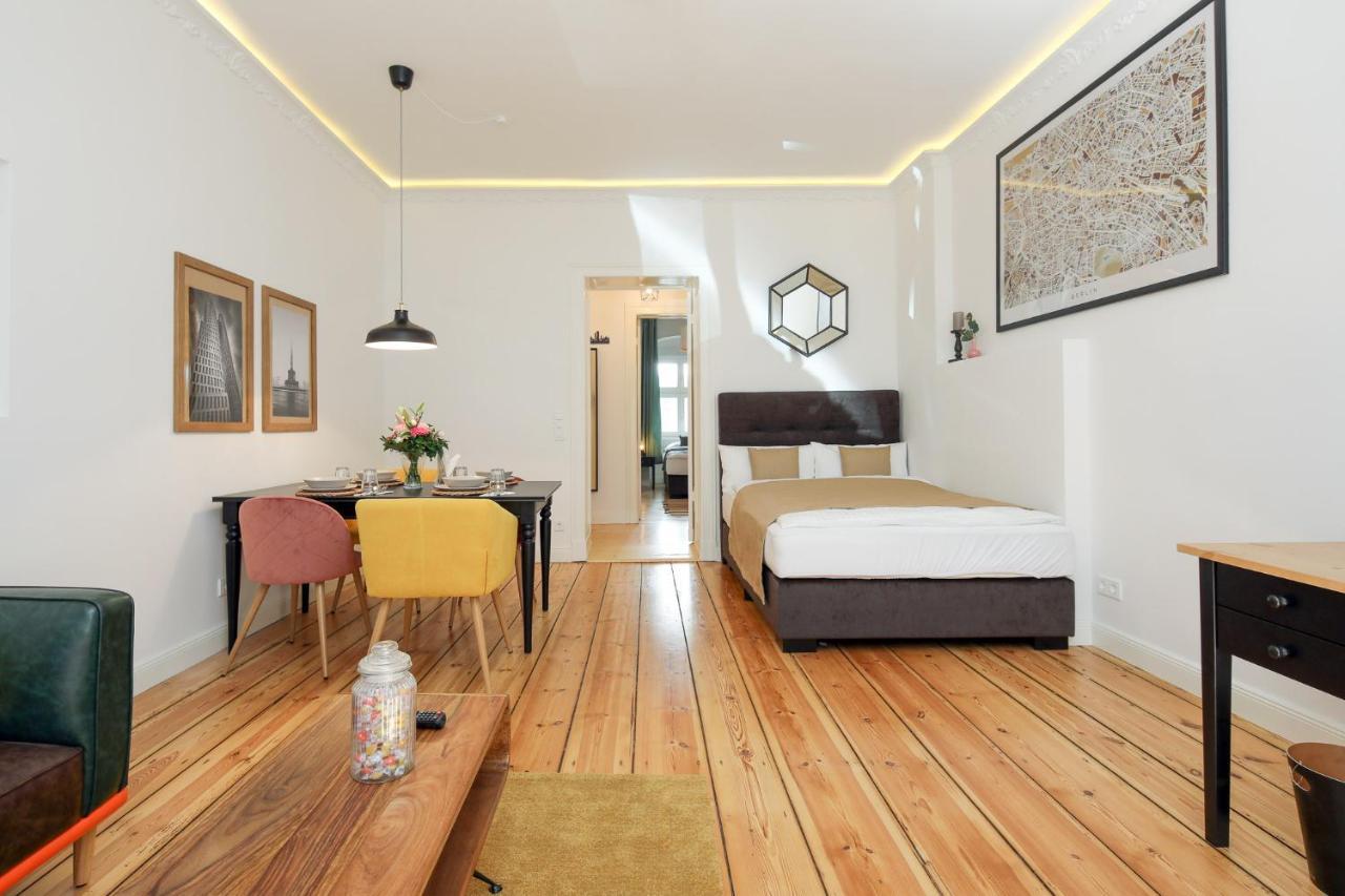4 Personen Altbau Apartment Nahe Kurfuerstendamm - Romeo & Julia Berlin Exteriör bild