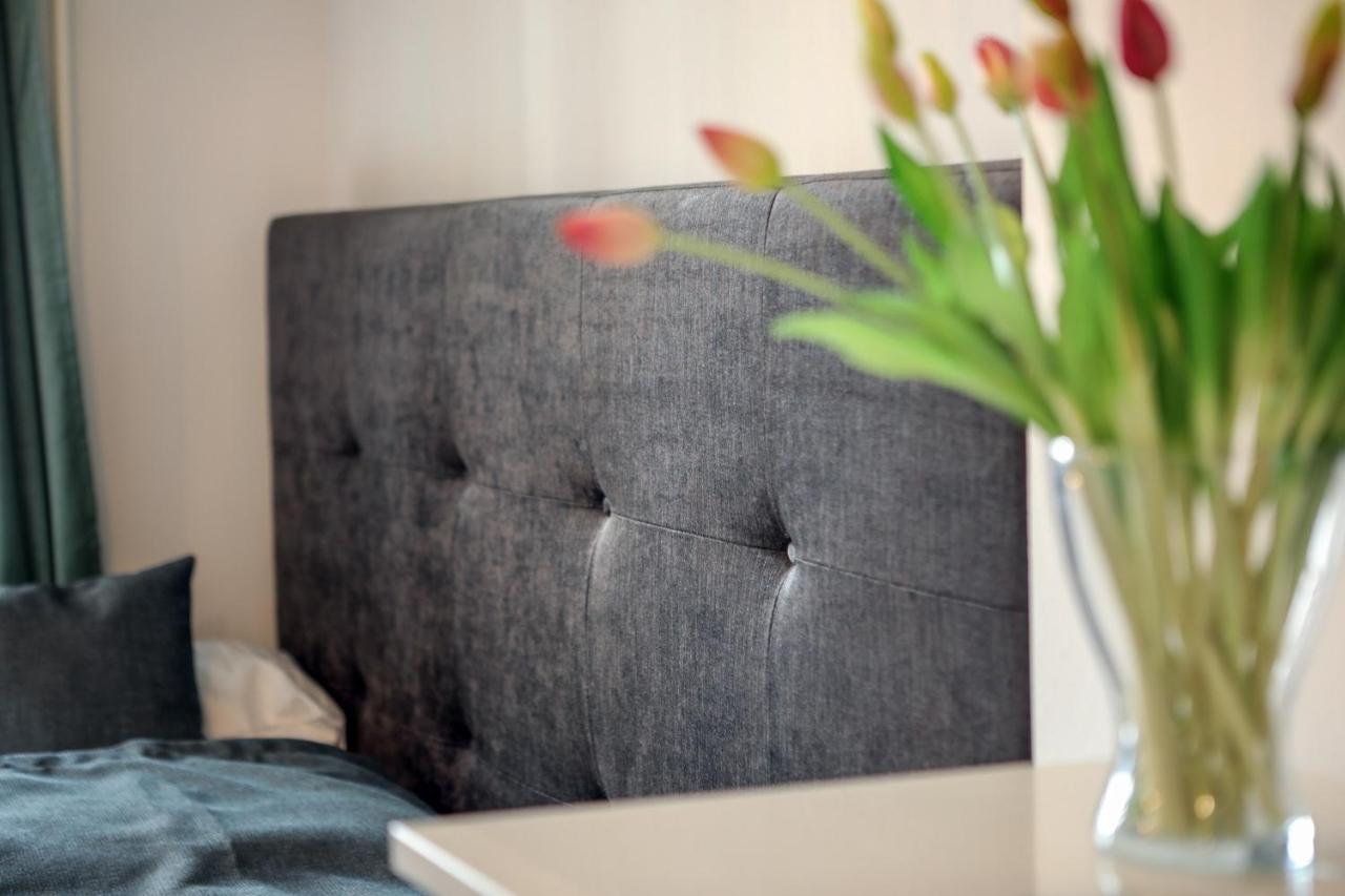 4 Personen Altbau Apartment Nahe Kurfuerstendamm - Romeo & Julia Berlin Exteriör bild